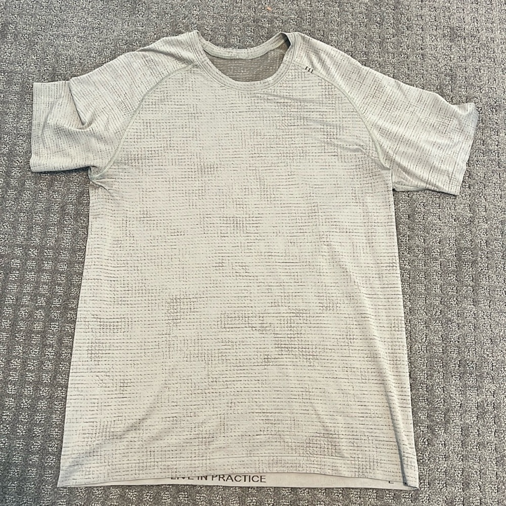 Lululemon Men’s shirt